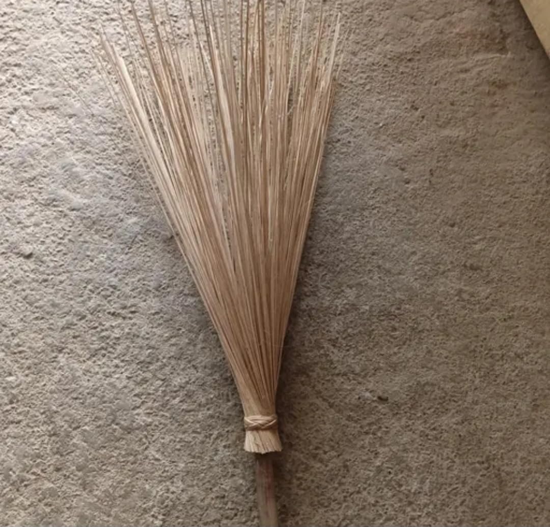 Natural Grass Broom, Traditional Style, Handmade Straw Sweep Broom, Beige