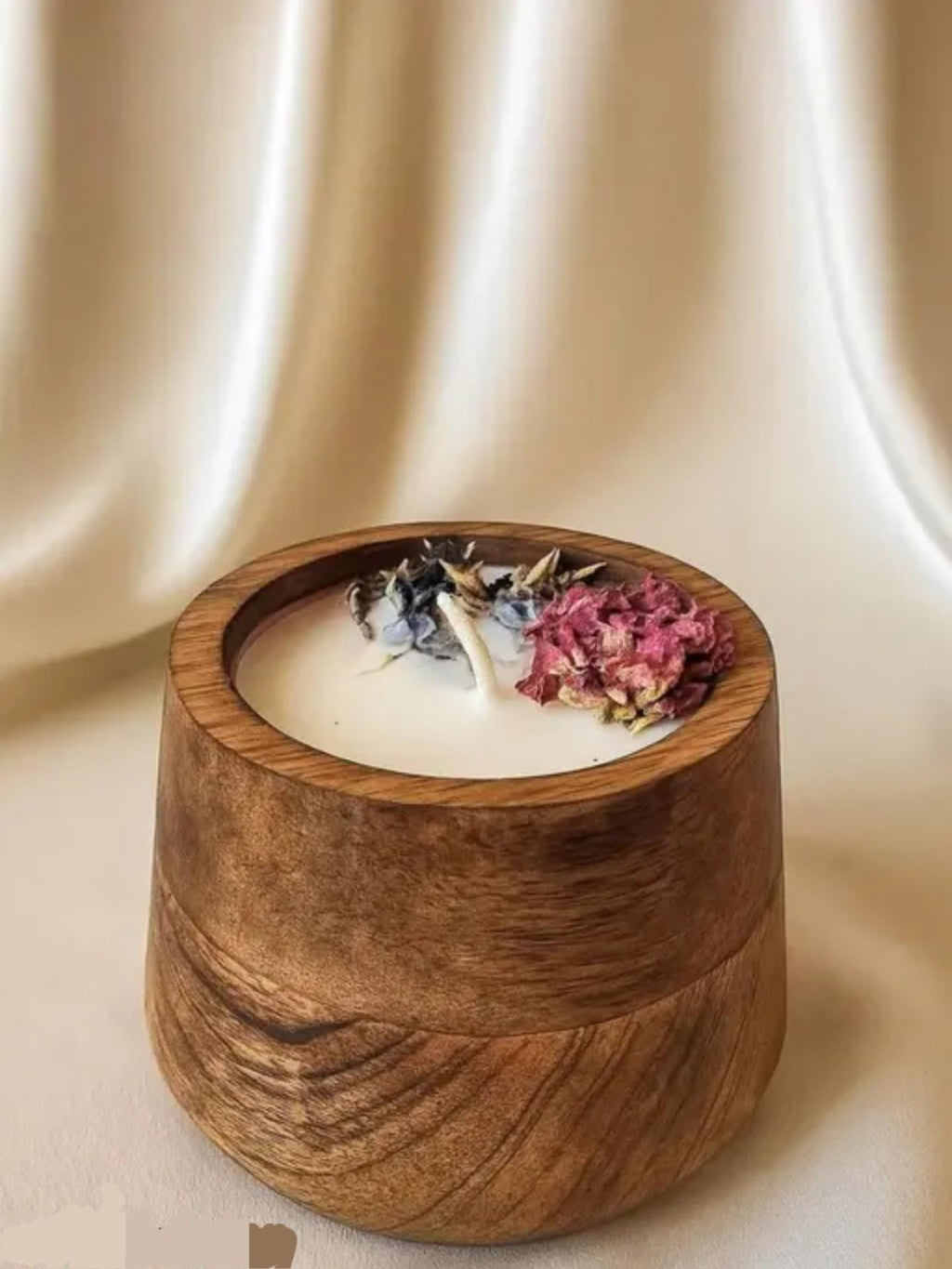 Handcrafted Wooden Candle Holder with Dried Flower Decoration, Natural Oak Wood, Rustic Style, Cylindrical Shape