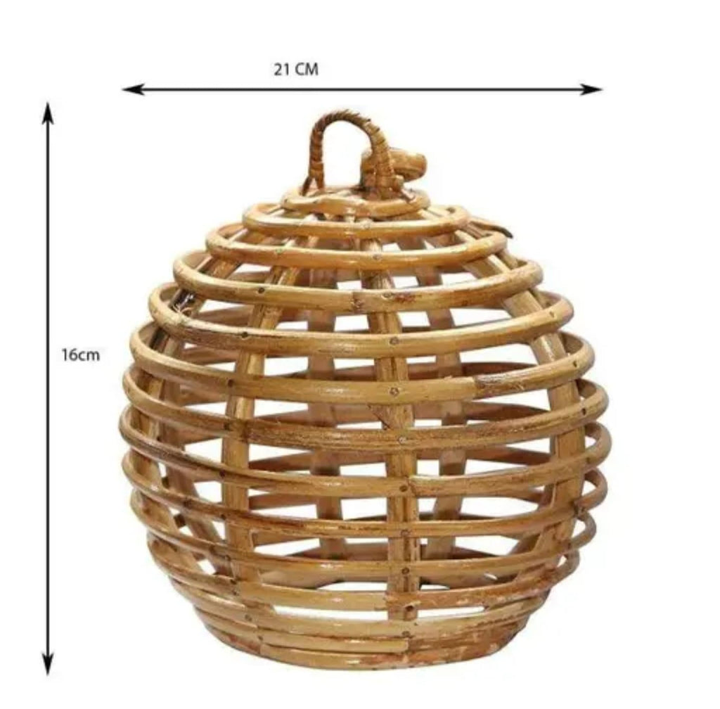 Rustic Bamboo Spiral Pendant Light, Natural Wood Color, Rope Hanging Design, Modern Boho Style, Indoor Lighting Fixture
