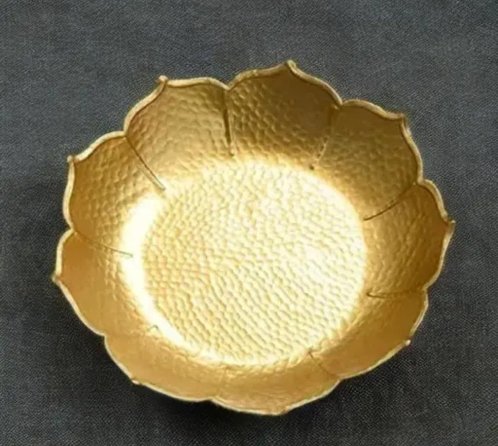 Decorative Gold Scalloped Bowl, Hammered Metal Texture, Round Serving Dish with Wavy Edge, Metallic Accent Piece