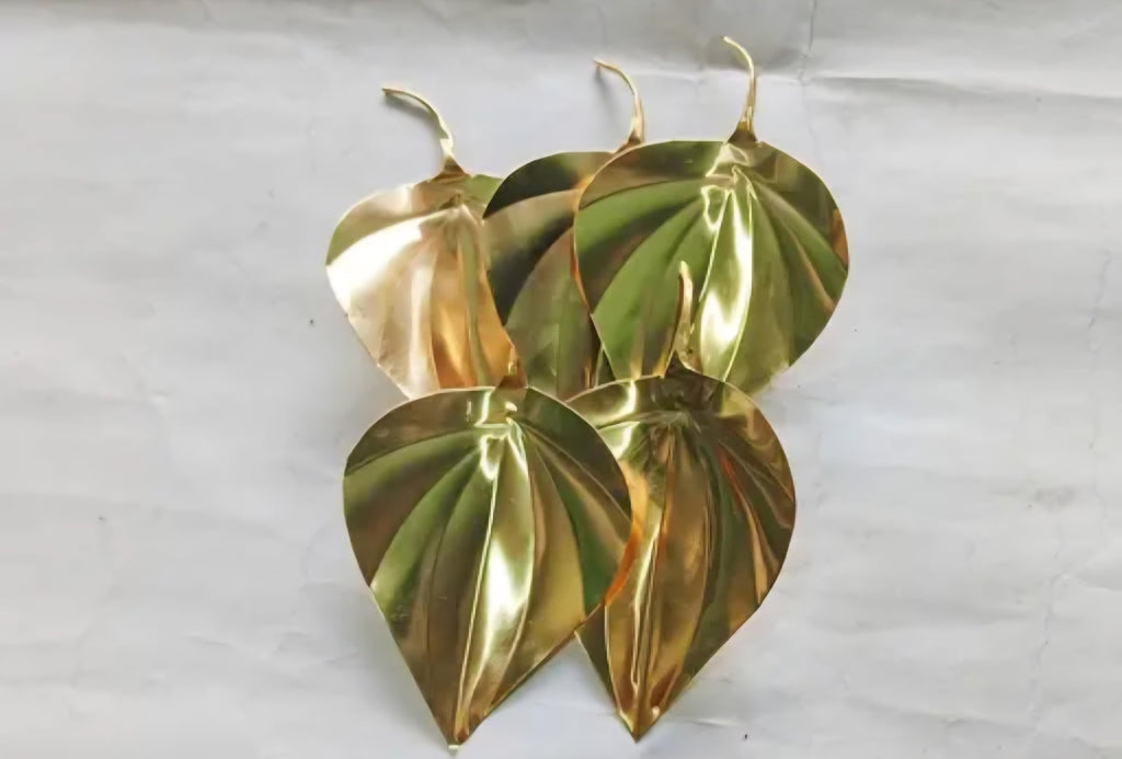 Brass Peepal Leaf Decorative Set, Gold-Green Finish, Handcrafted Metal Leaves, Pack of 4