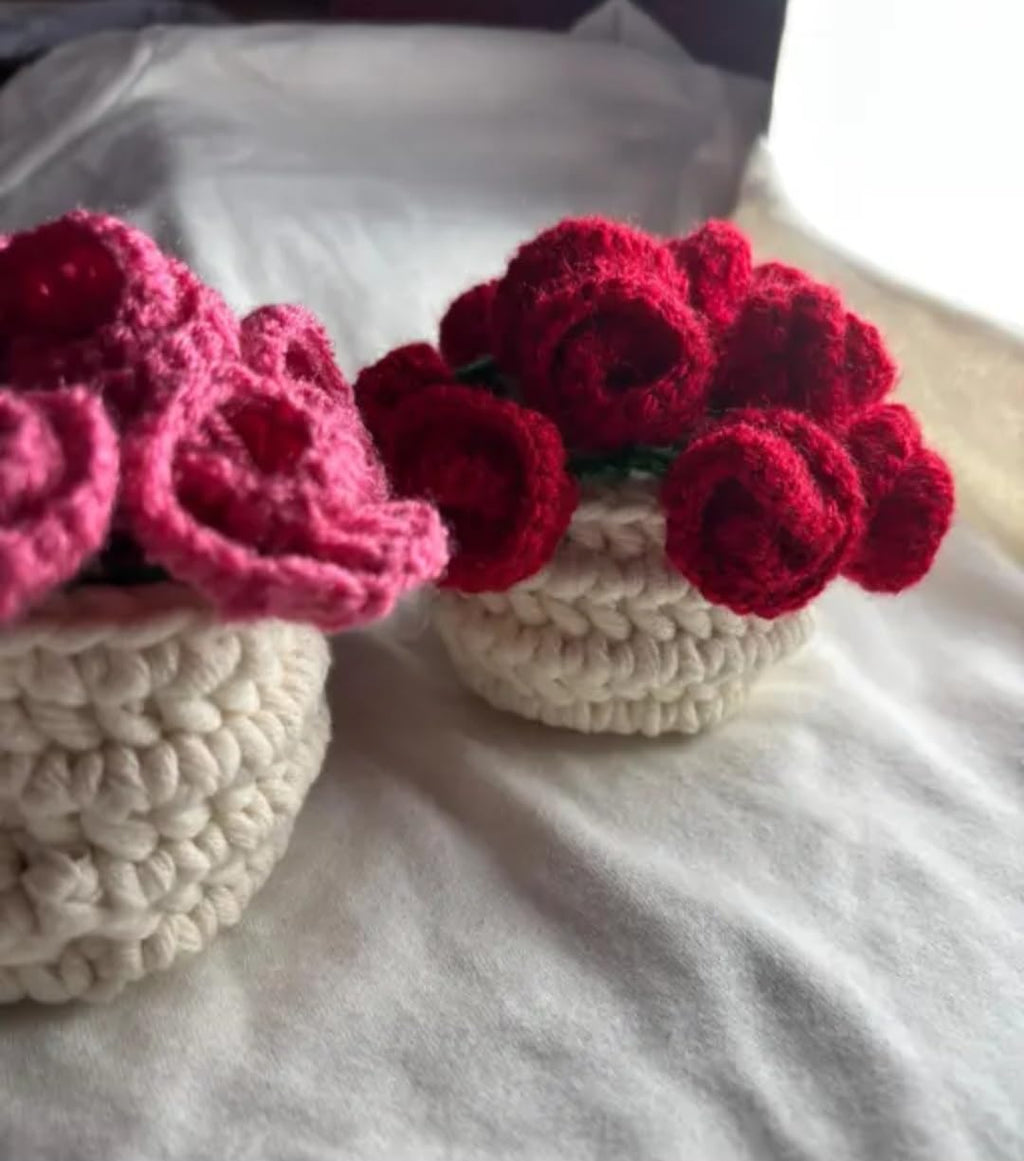 Handmade Crochet Flower Basket, Pink and Red Roses, White Basket, Decorative Home Decor