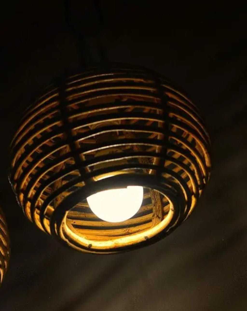 Rustic Bamboo Spiral Pendant Light, Natural Wood Color, Rope Hanging Design, Modern Boho Style, Indoor Lighting Fixture