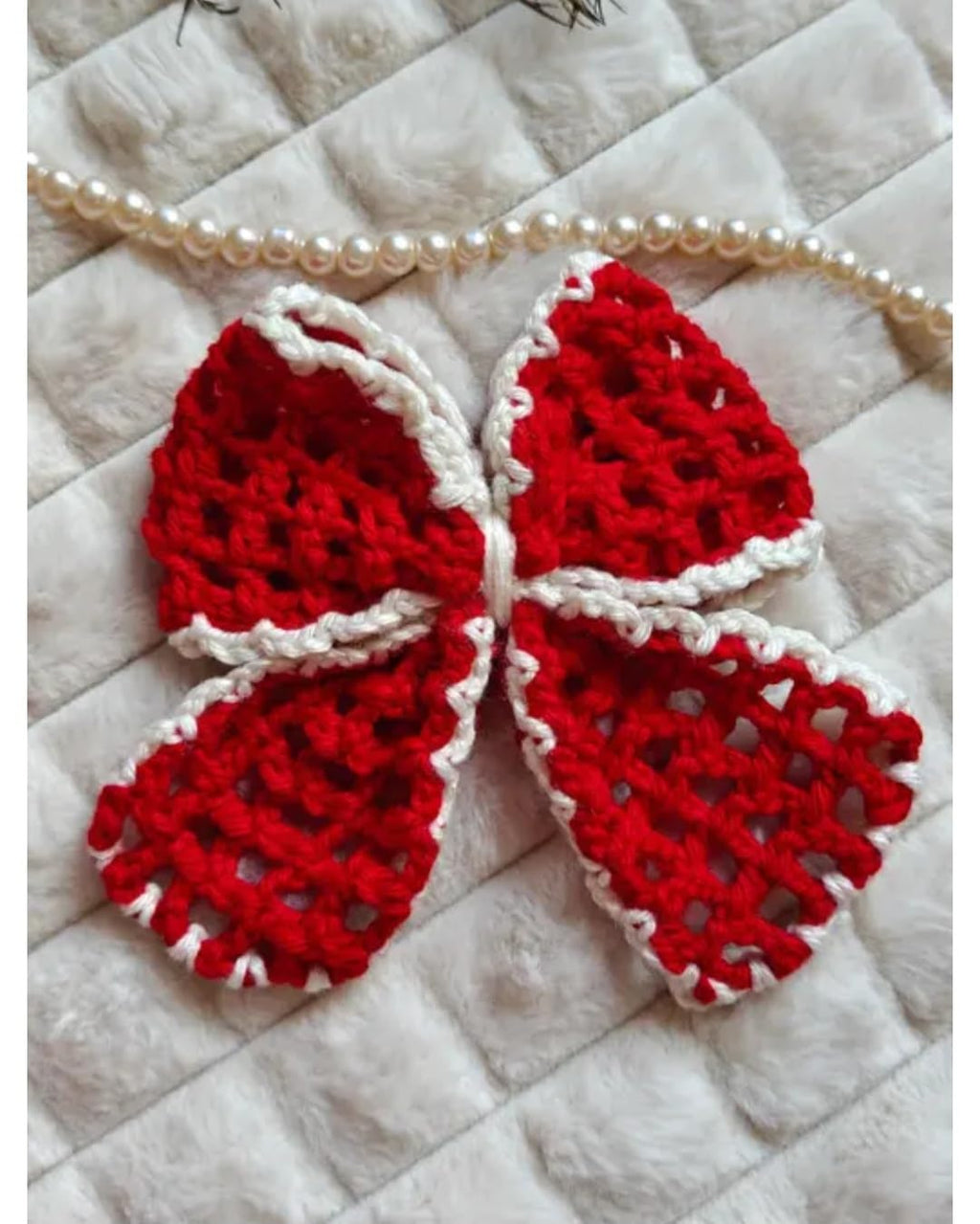 Handmade Crochet Bow Hair Clip, Red and White, Knit Yarn, Decorative Hair Accessory