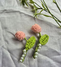 Handmade Crochet Pearl Hair Clips, Pink Rose and Green Leaf Design with White Beads, Decorative Hair Accessories