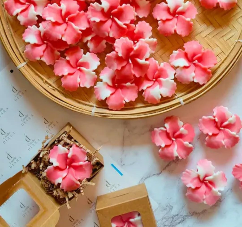 Candle Diara Flower-Shaped Candles, Pink and White, Handcrafted Floral Design