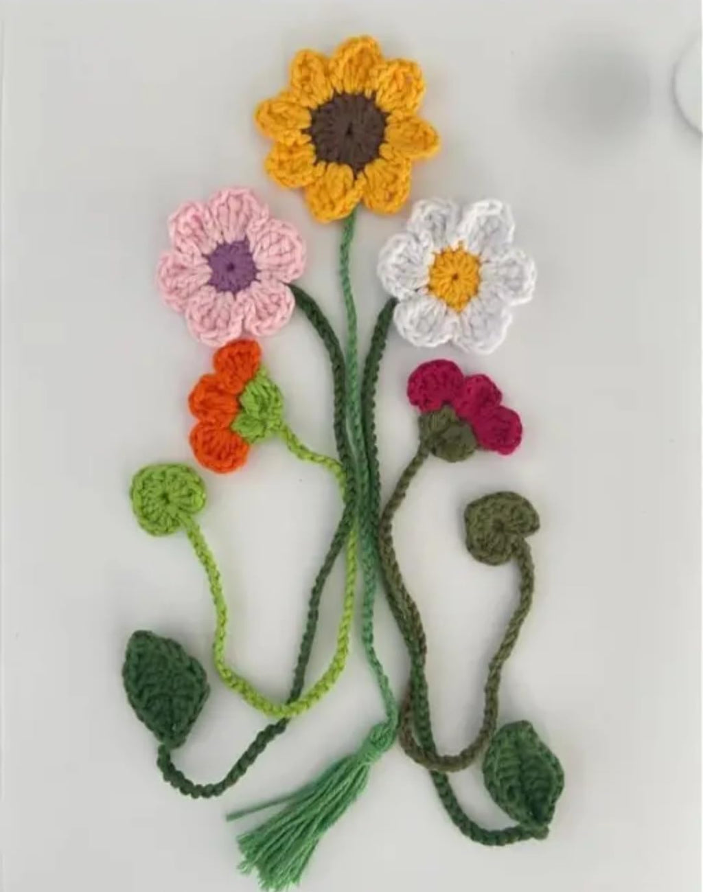 Handmade Crochet Flower Bookmark, Sunflower Daisy Floral Design, Multicolor, Knitted Yarn, Set of 4 (Random)