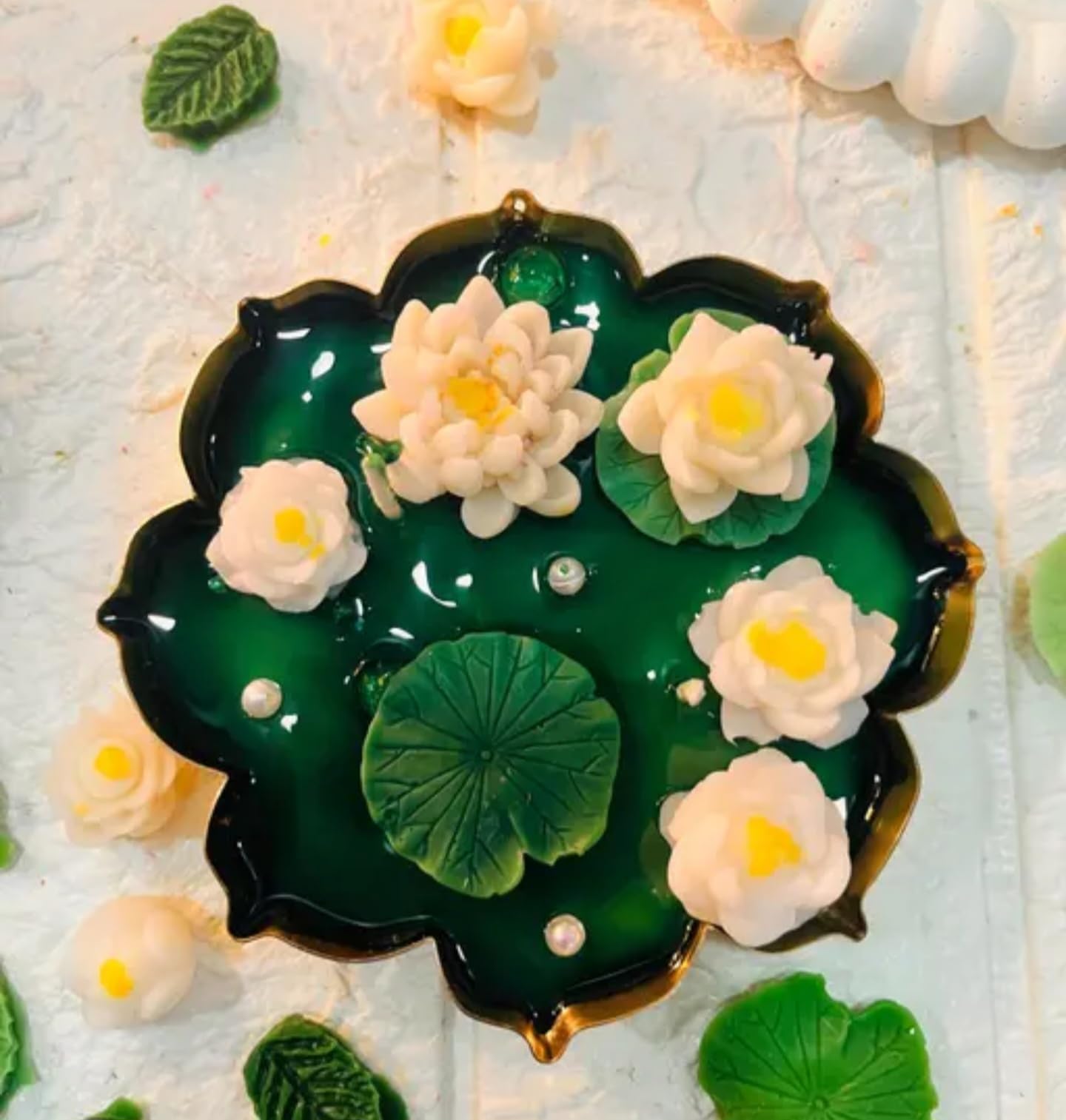 Decorative Water Lily Floating Candles, White Flowers with Green Leaves, Pond Collection