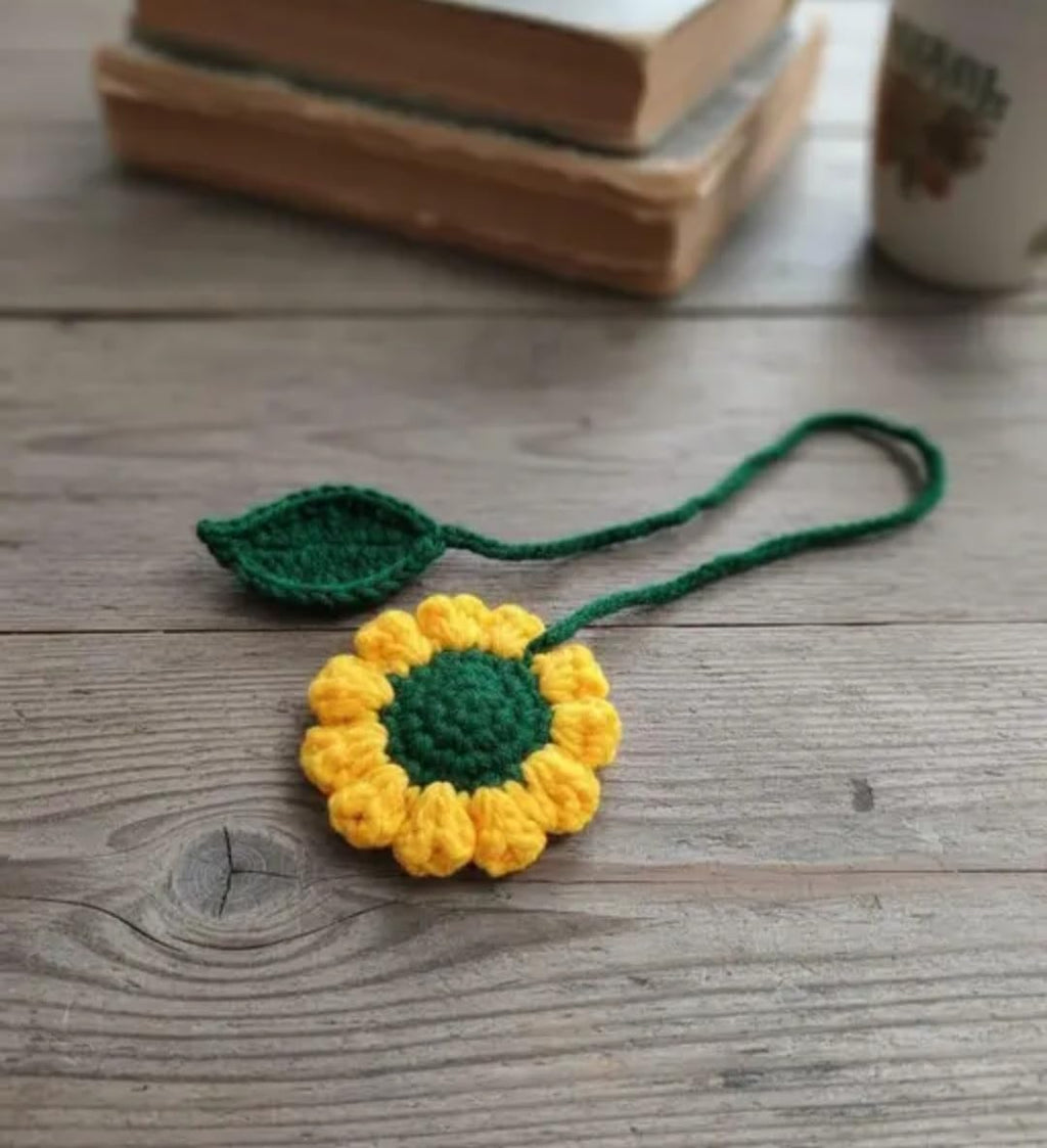 Handmade Crochet Sunflower Bookmark, Yellow and Green, Knitted Floral Book Marker, Cute Gift for Readers, Set of 2