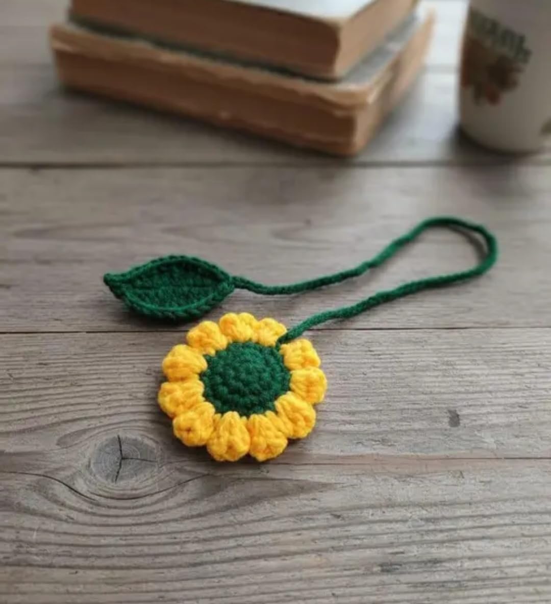 Handmade Crochet Sunflower Bookmark, Yellow and Green, Knitted Floral Book Marker, Cute Gift for Readers, Set of 2
