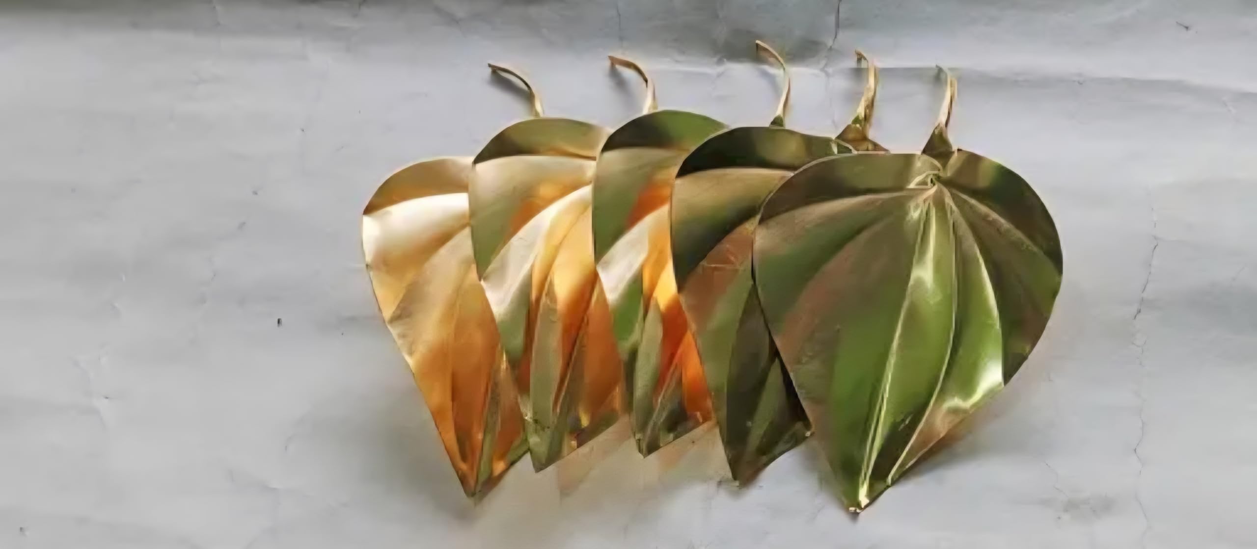 Brass Peepal Leaf Decorative Set, Gold-Green Finish, Handcrafted Metal Leaves, Pack of 4