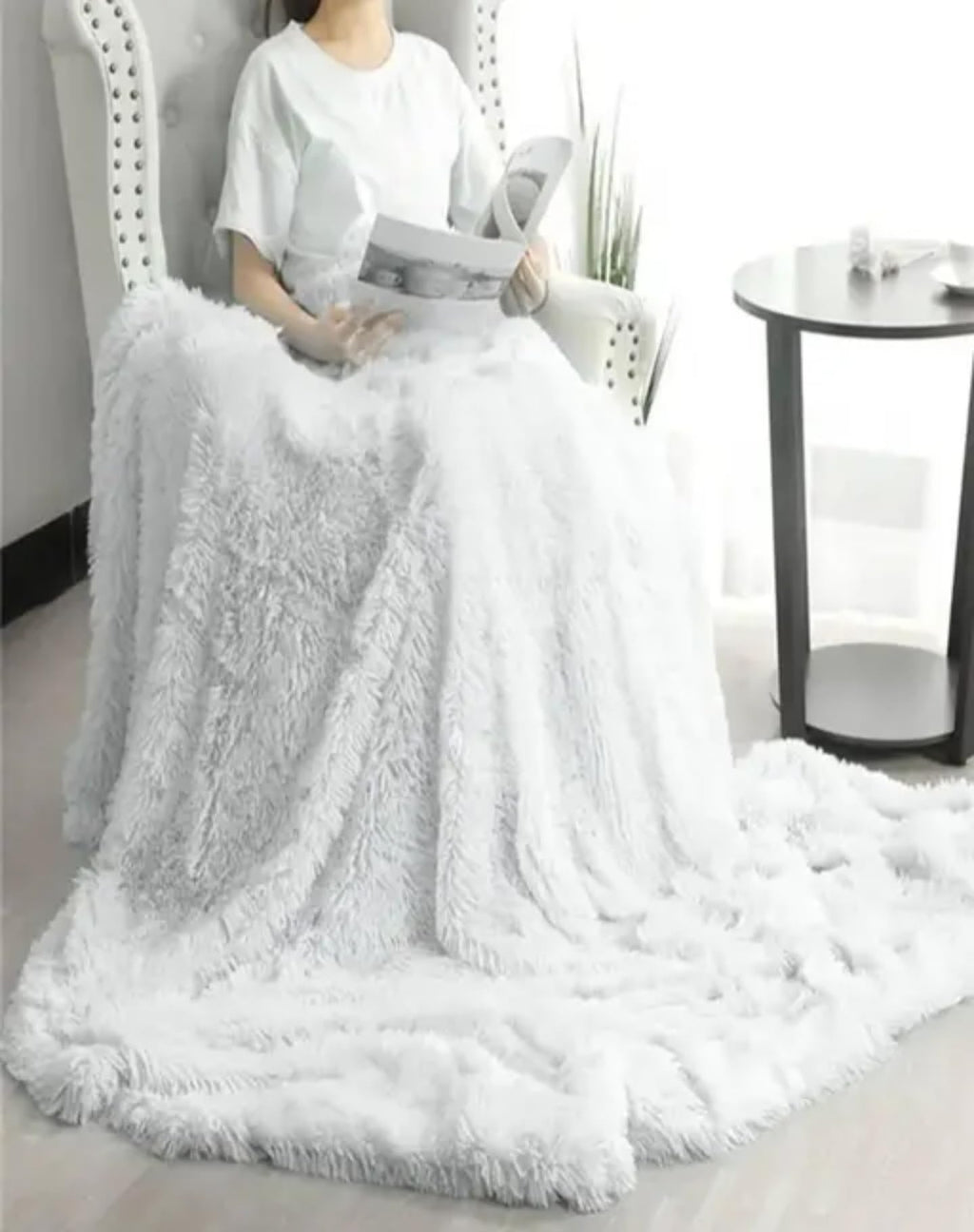 Luxurious Faux Fur Throw Blanket, White, Super Soft Long Shag, Decorative Plush Cover for Couch, Bed, Living Room
