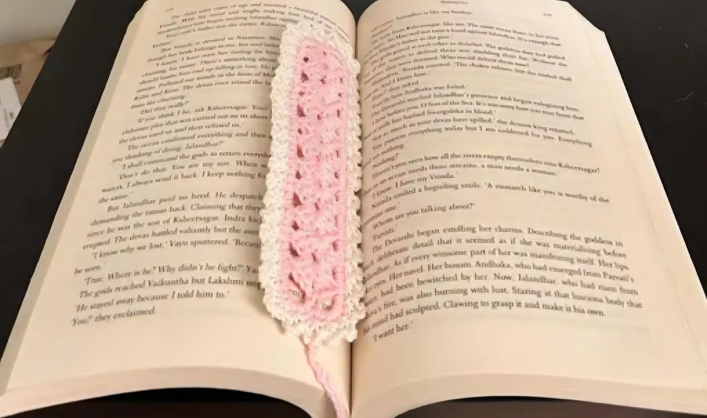 Handmade Crochet Bookmark with Tassel, Pink and White, Knitted Book Accessory, Set of 2