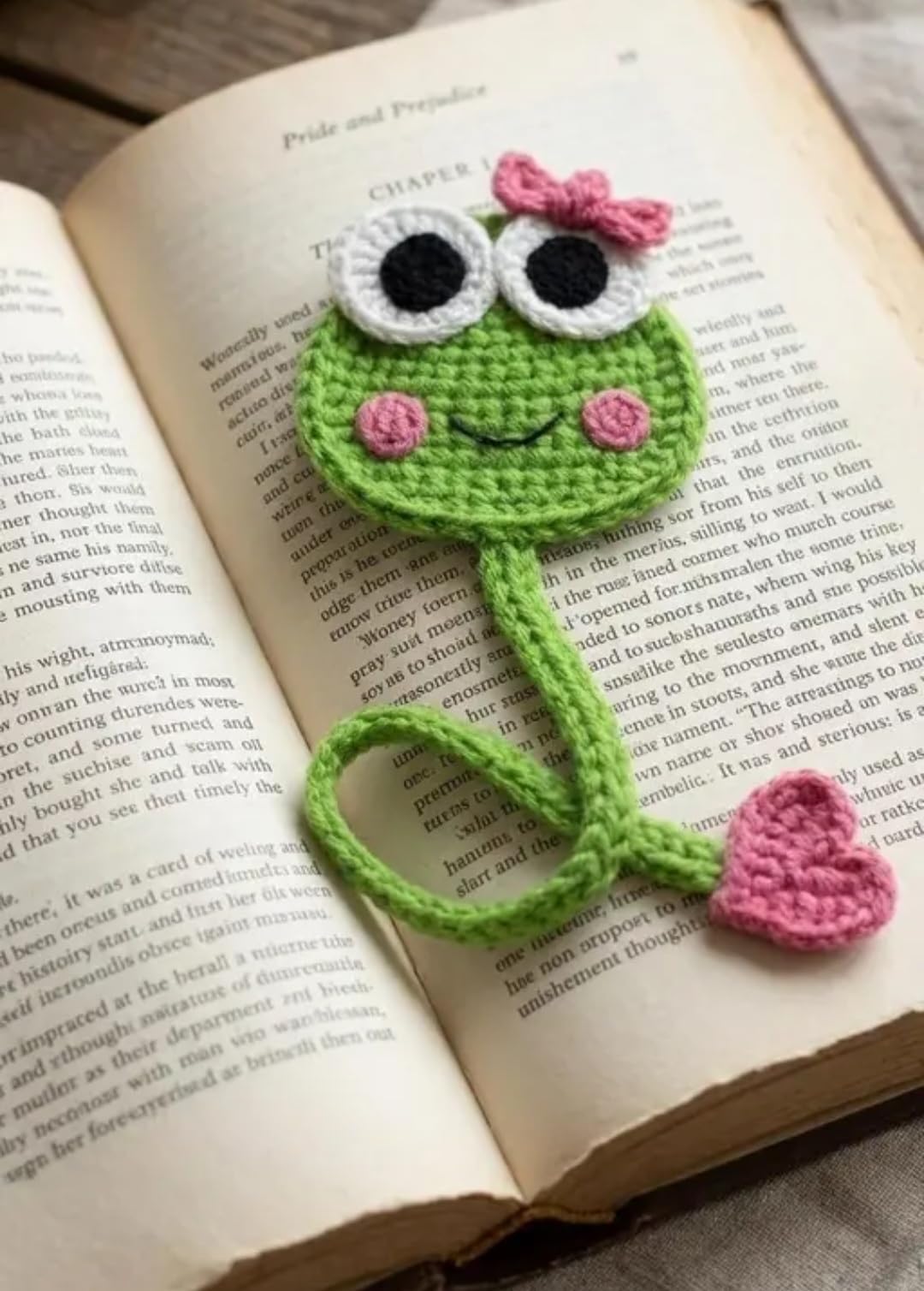 Handmade Crochet Frog Bookmark, Green and Pink, Cute Animal Design with Heart Accent, Book Lover Gift, Set of 2