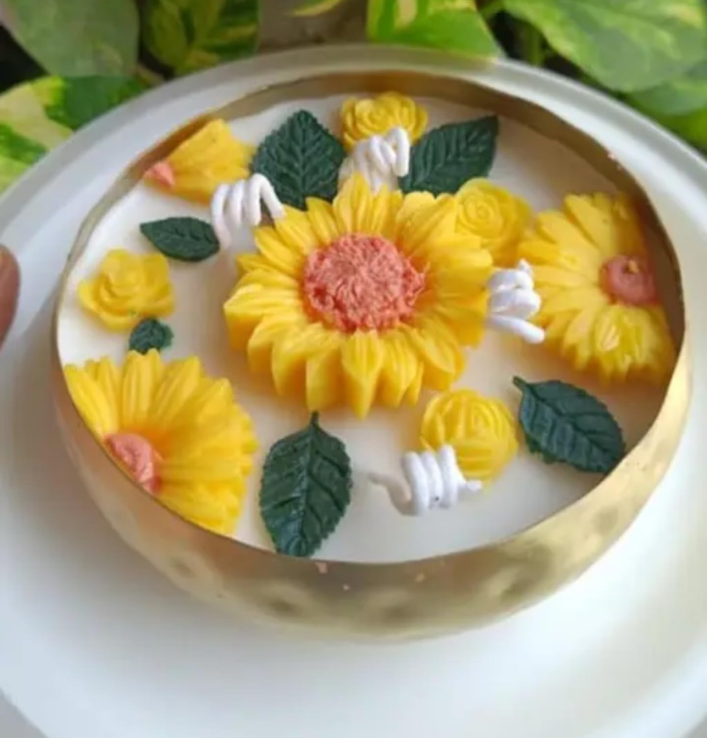 Handmade Decorative Sunflower candle, Yellow and Green Floral Design, Round Shape with 3D Botanical Pattern