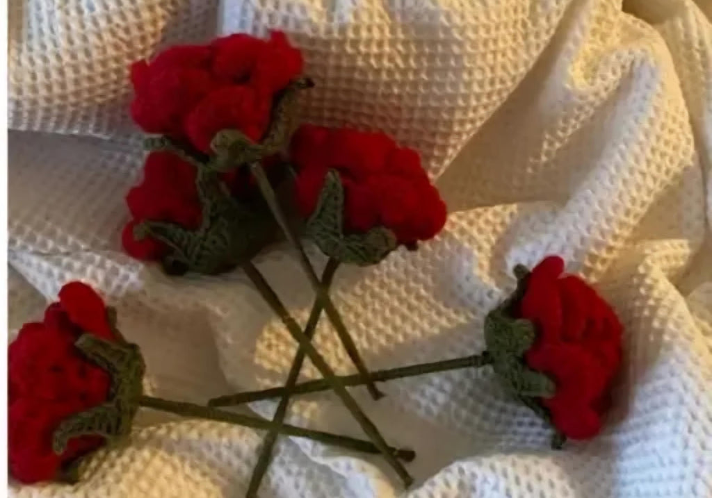 Handmade Crochet Red Rose Bouquet, Knitted Artificial Flowers with Black and Gold Wrap, Gift