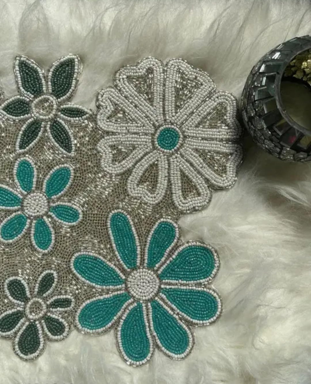 Beaded Sunflower Placemat, Yellow and White Floral Design, Table Decor, Handcrafted Dining Accessory