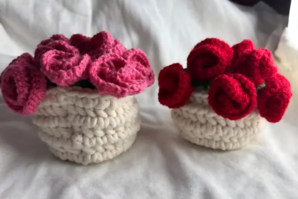Handmade Crochet Flower Basket, Pink and Red Roses, White Basket, Decorative Home Decor