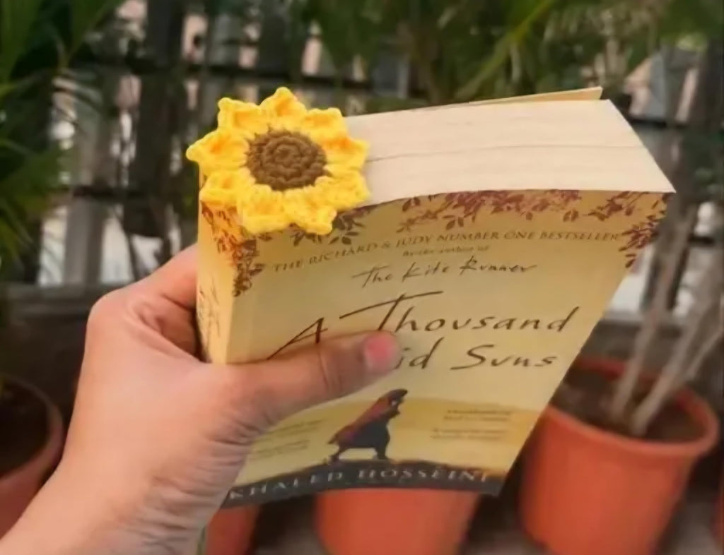 Handmade Crochet Sunflower Bookmark, Yellow and Green, Knitted Floral Book Accessory, Set of 2