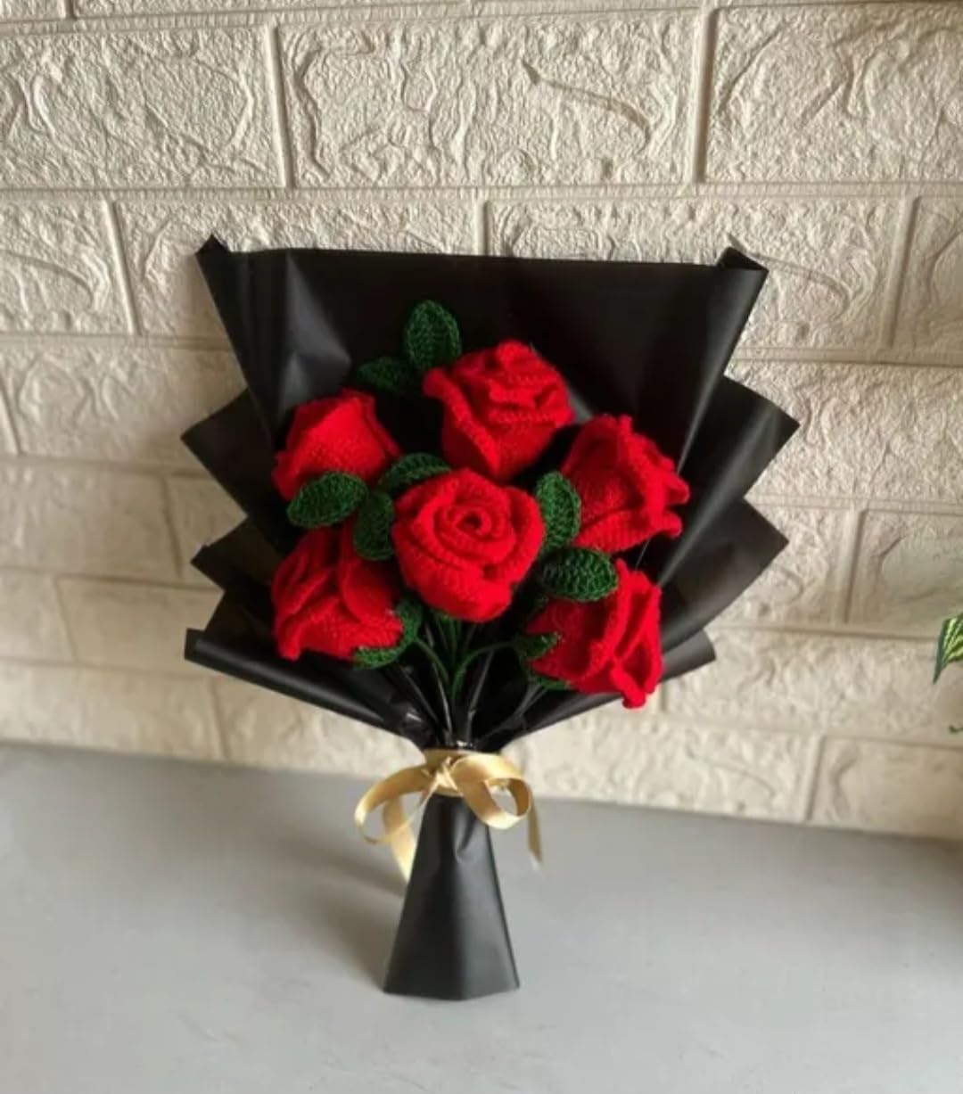 Handmade Crochet Red Rose Bouquet, Knitted Artificial Flowers, Black Wrap with Gold Ribbon, Valentine's Gift