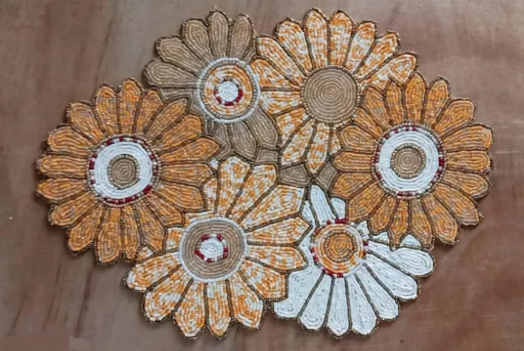 Beaded Sunflower Placemat, Yellow and White Floral Design, Table Decor, Handcrafted Dining Accessory
