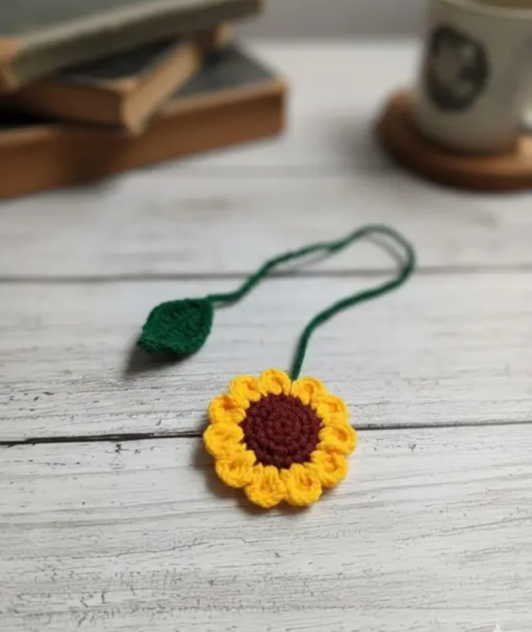 Handmade Crochet Sunflower Bookmark, Yellow and Green, Knitted Floral Book Marker, Cute Gift for Readers, Set of 2