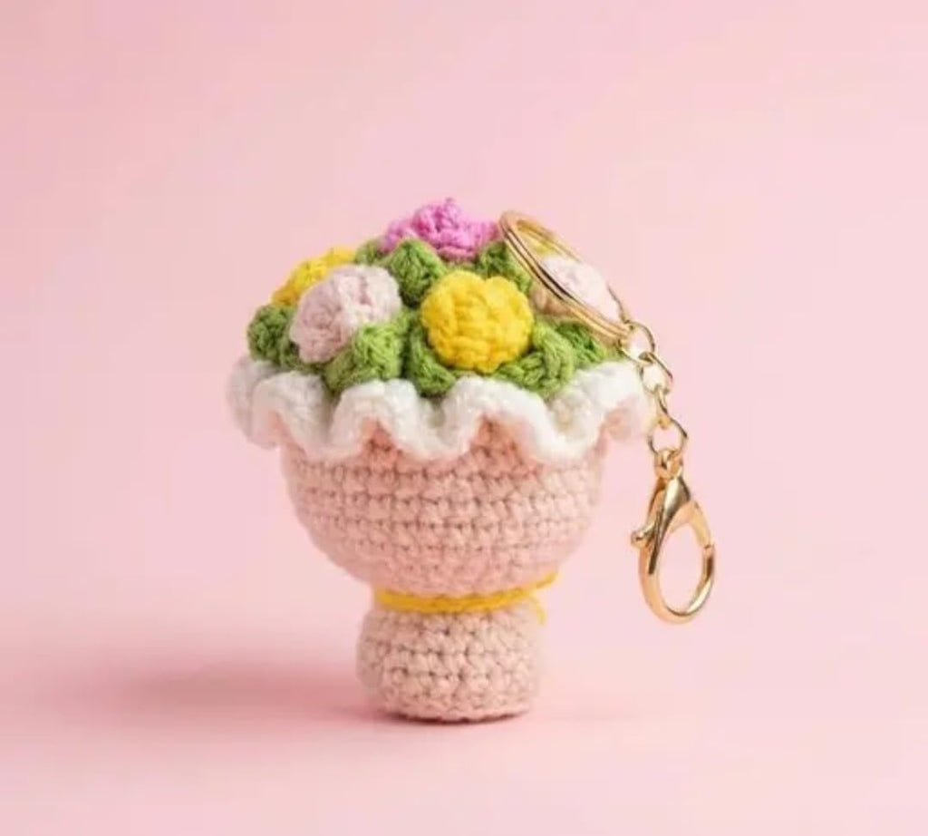 Handmade Crochet Flower Bouquet Keychain, Knitted Floral Charm, Pink, Cute Bag Accessory