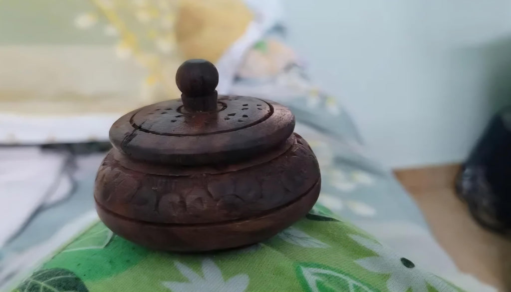 Wooden Sindoor Box with Lid, Carved Design, Red Vermillion Container, Traditional Indian Decor