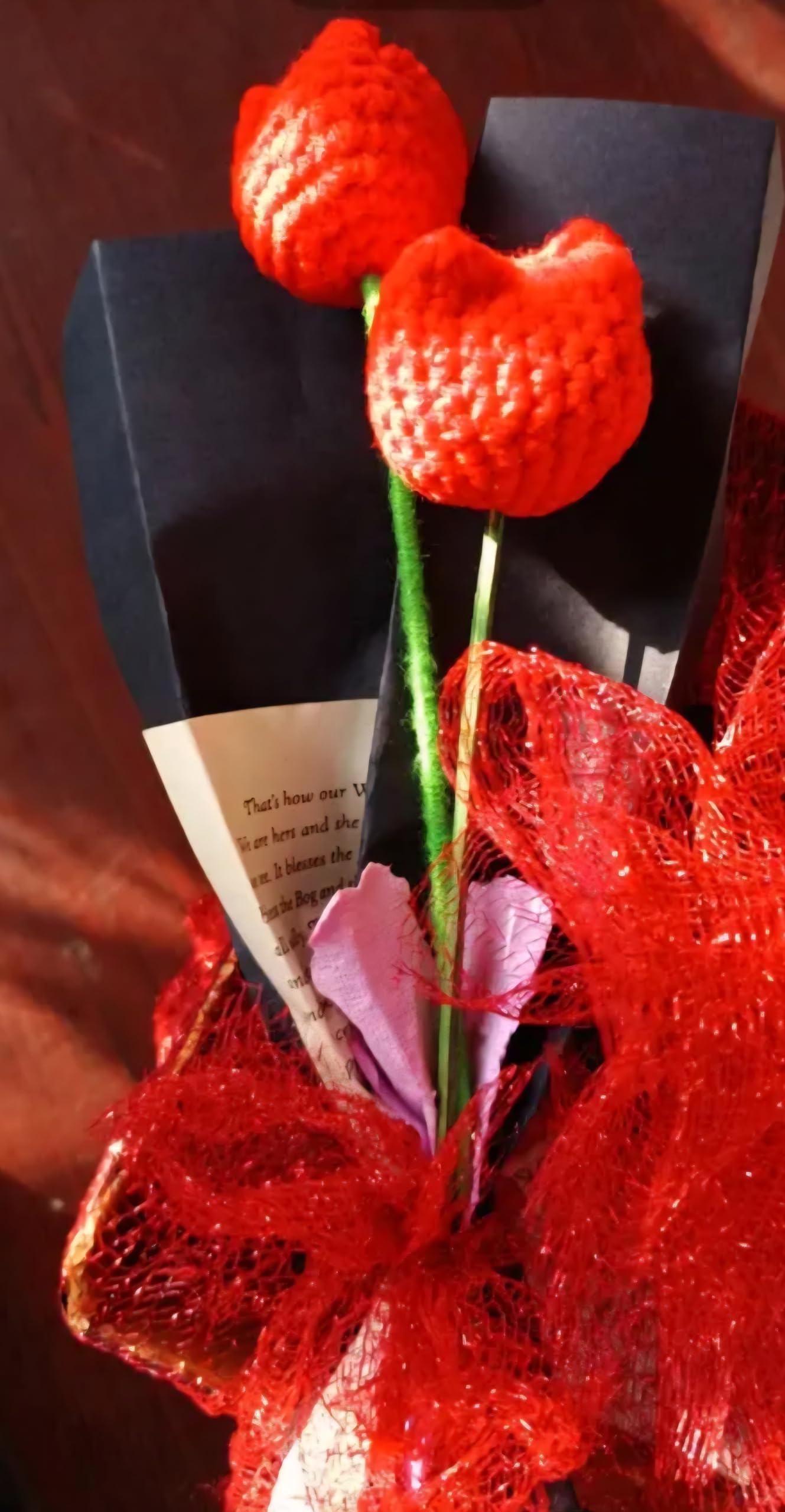 Handmade Crochet Tulip Bouquet, Red, Knitted Artificial Flowers with Green Stems, Valentine's Day Gift