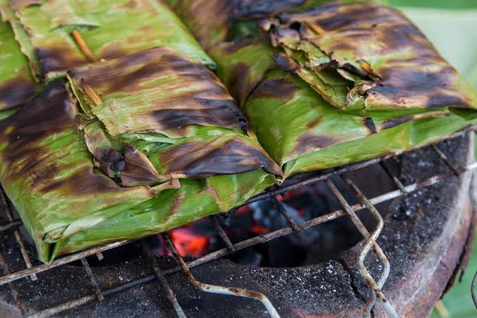 Fresh Banana Leaves, Large Green, 10-Pack for Traditional Cooking