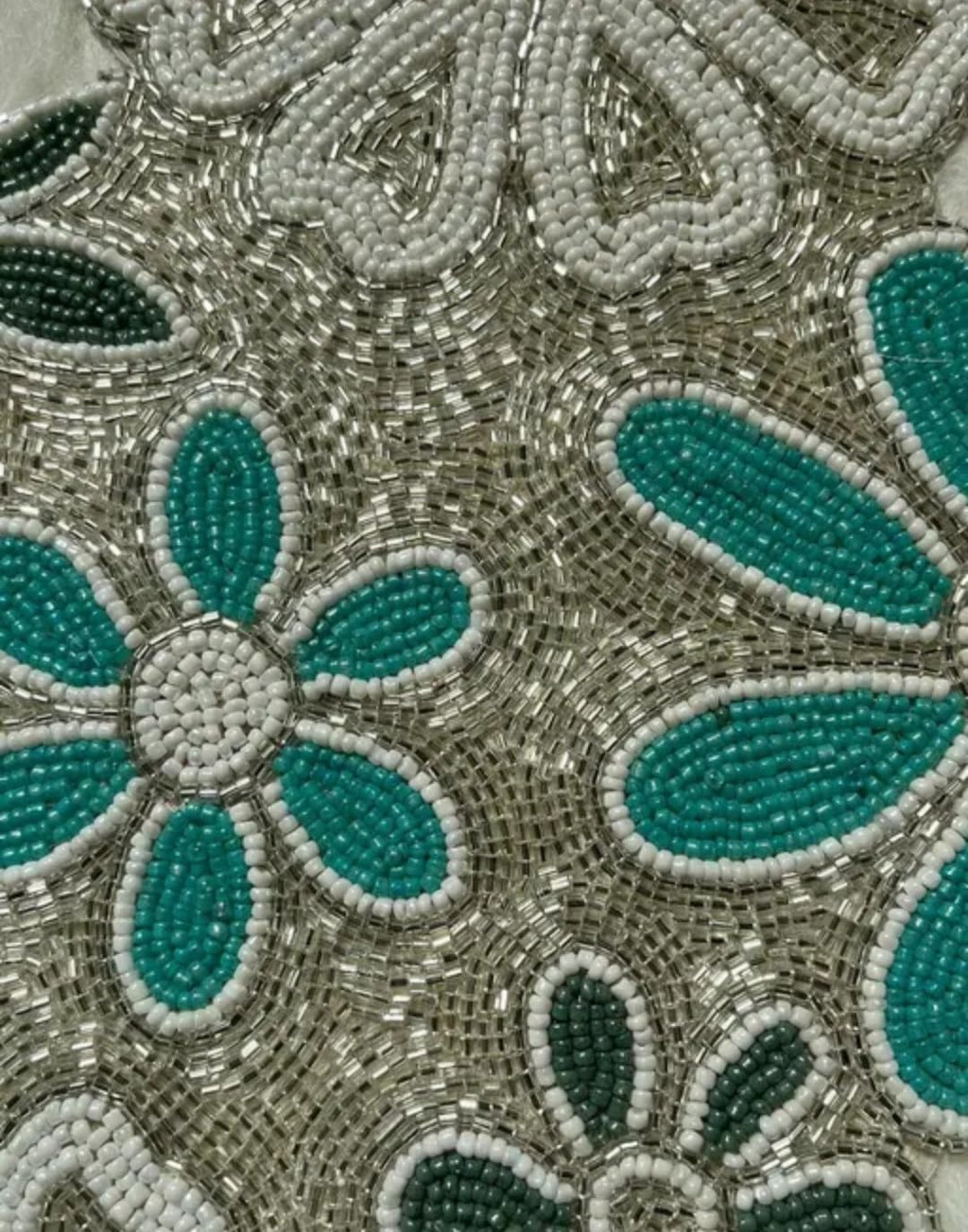 Beaded Sunflower Placemat, Yellow and White Floral Design, Table Decor, Handcrafted Dining Accessory