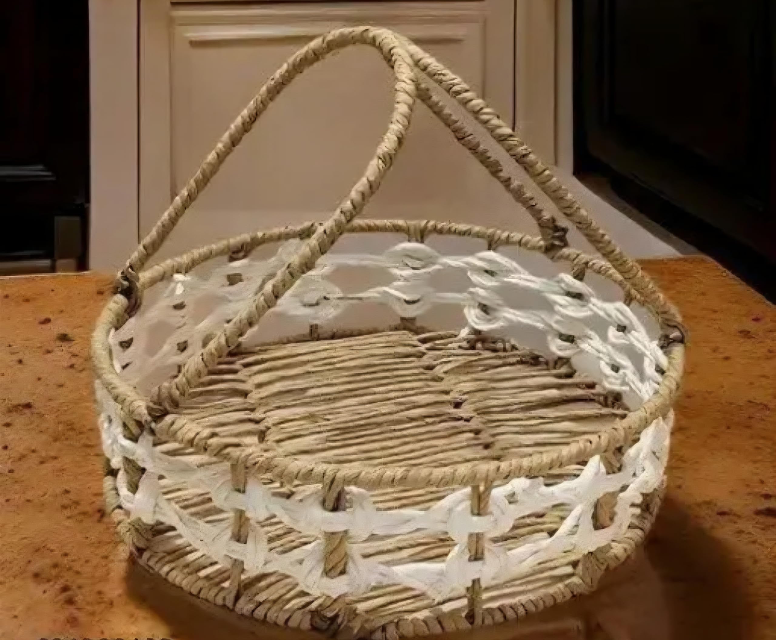 Round Woven Seagrass Basket Tray with Handle, Natural and White, Boho Style