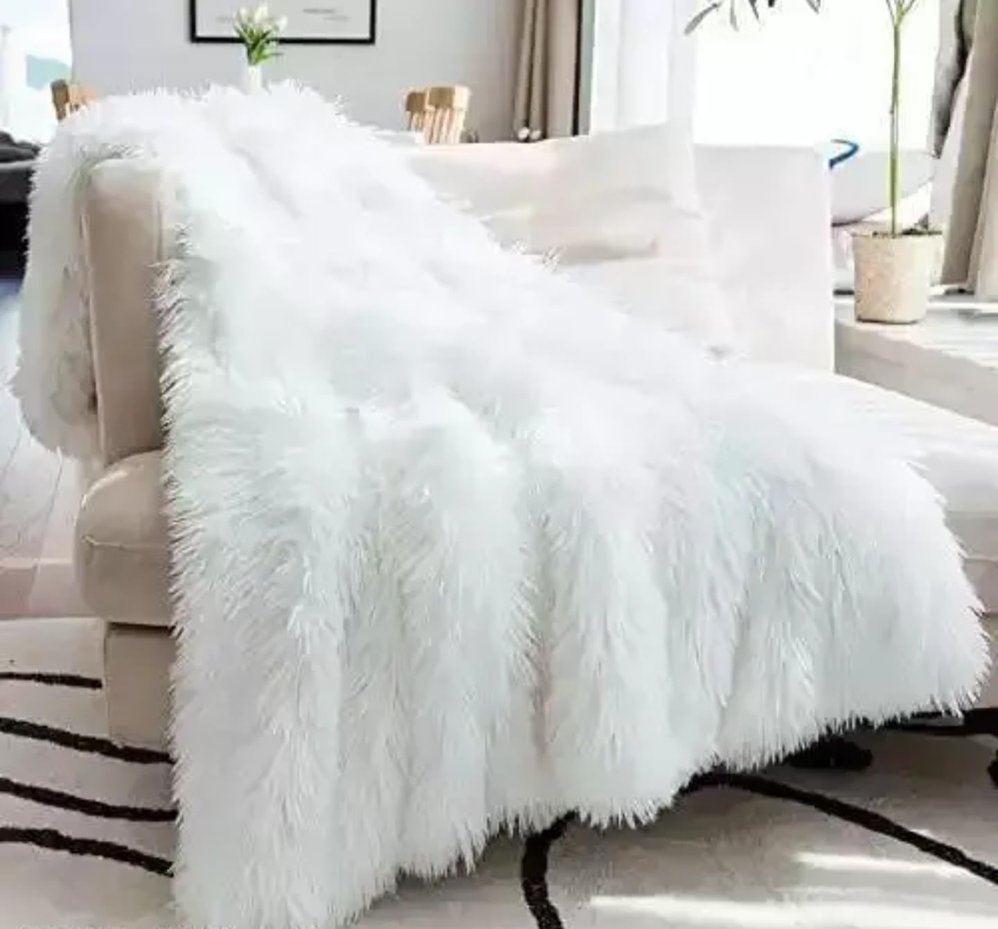 Luxurious Faux Fur Throw Blanket, White, Super Soft Long Shag, Decorative Plush Cover for Couch, Bed, Living Room