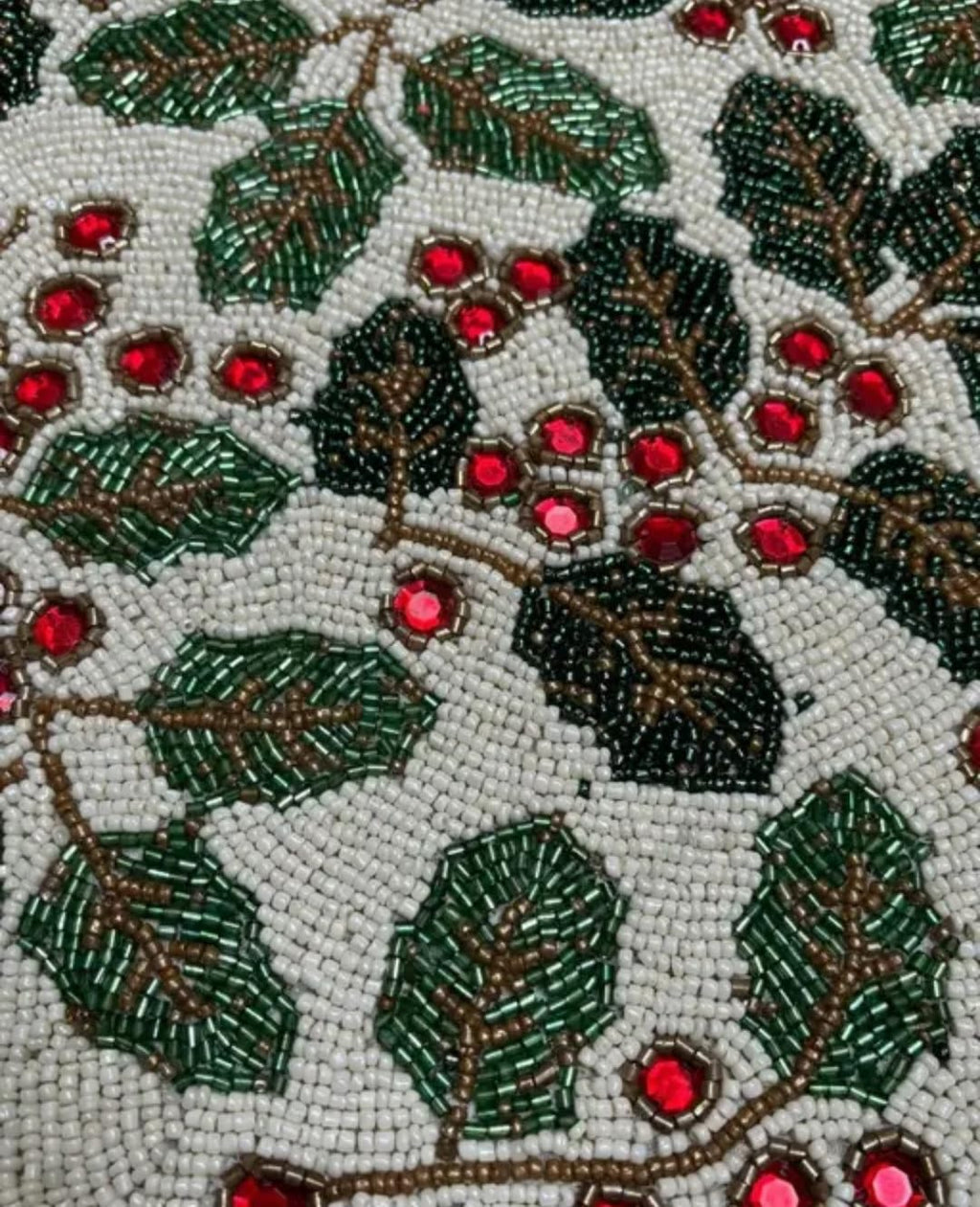 Beaded Placemats, Round, Holly Berry Design, White with Green Leaves and Red Berries