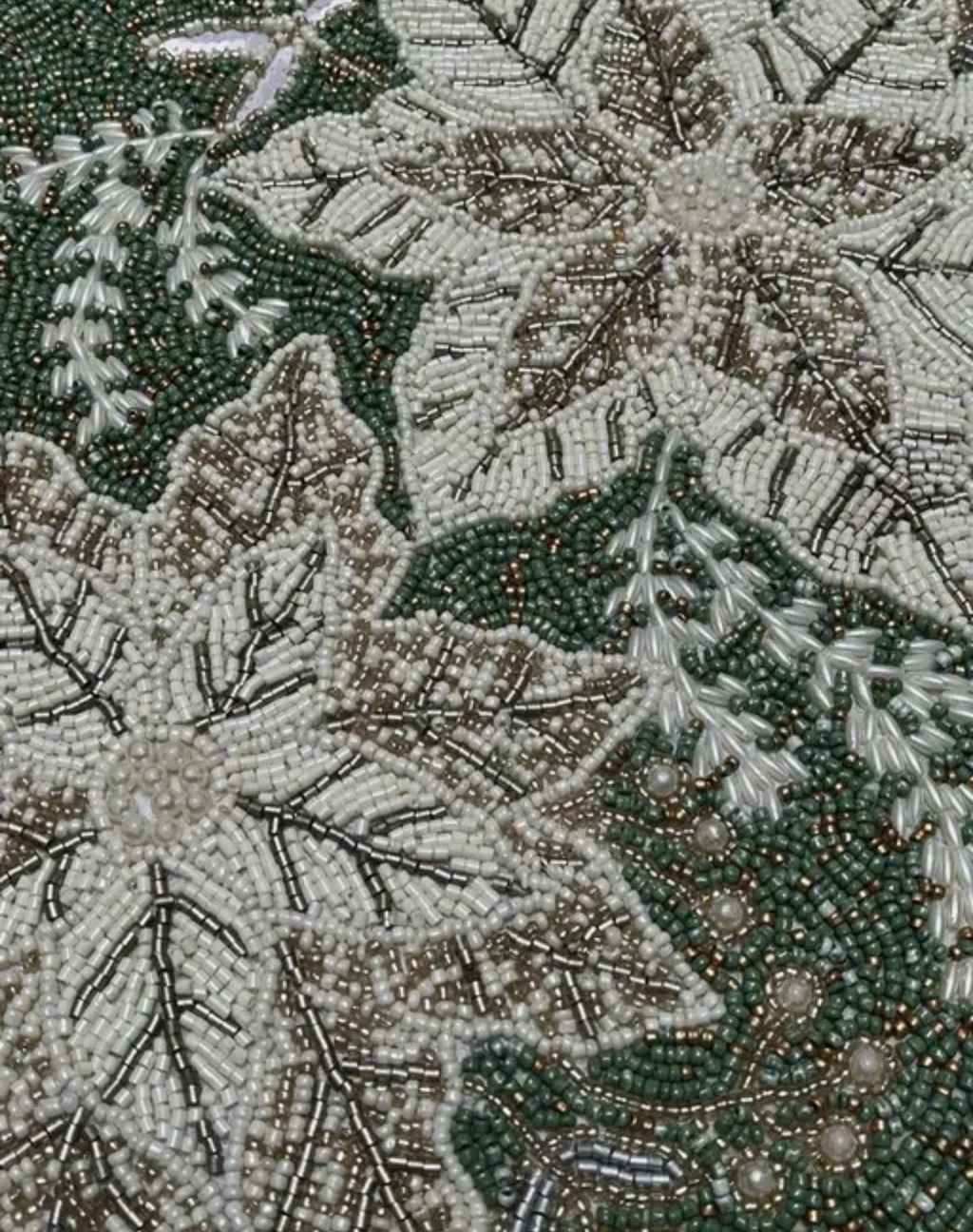 Beaded Table Runner, Green and White Snowflake Pattern, Scalloped Edge, Winter Holiday Decor