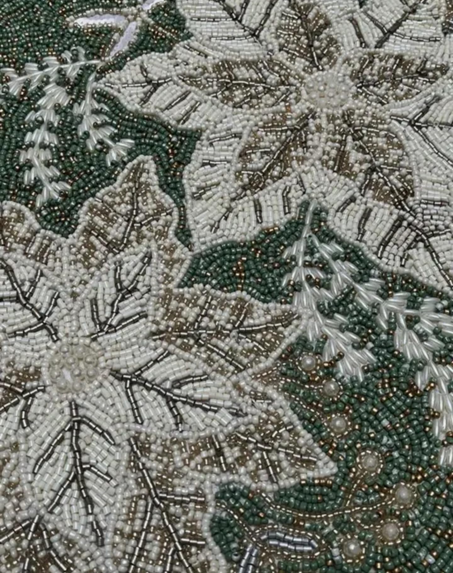 Beaded Table Runner, Green and White Snowflake Pattern, Scalloped Edge, Winter Holiday Decor