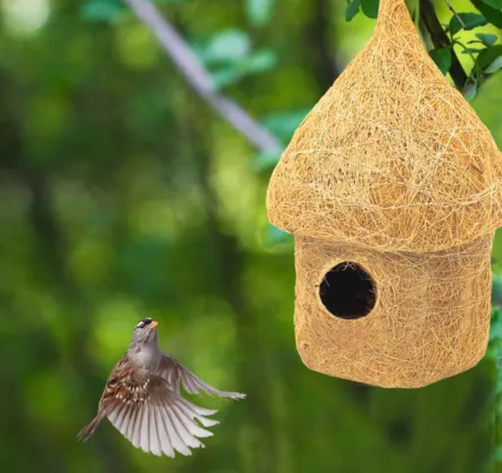 Handwoven Grass Bird Nest House, Natural Fiber Hanging Birdhouse for Sparrows, Outdoor Garden Decor