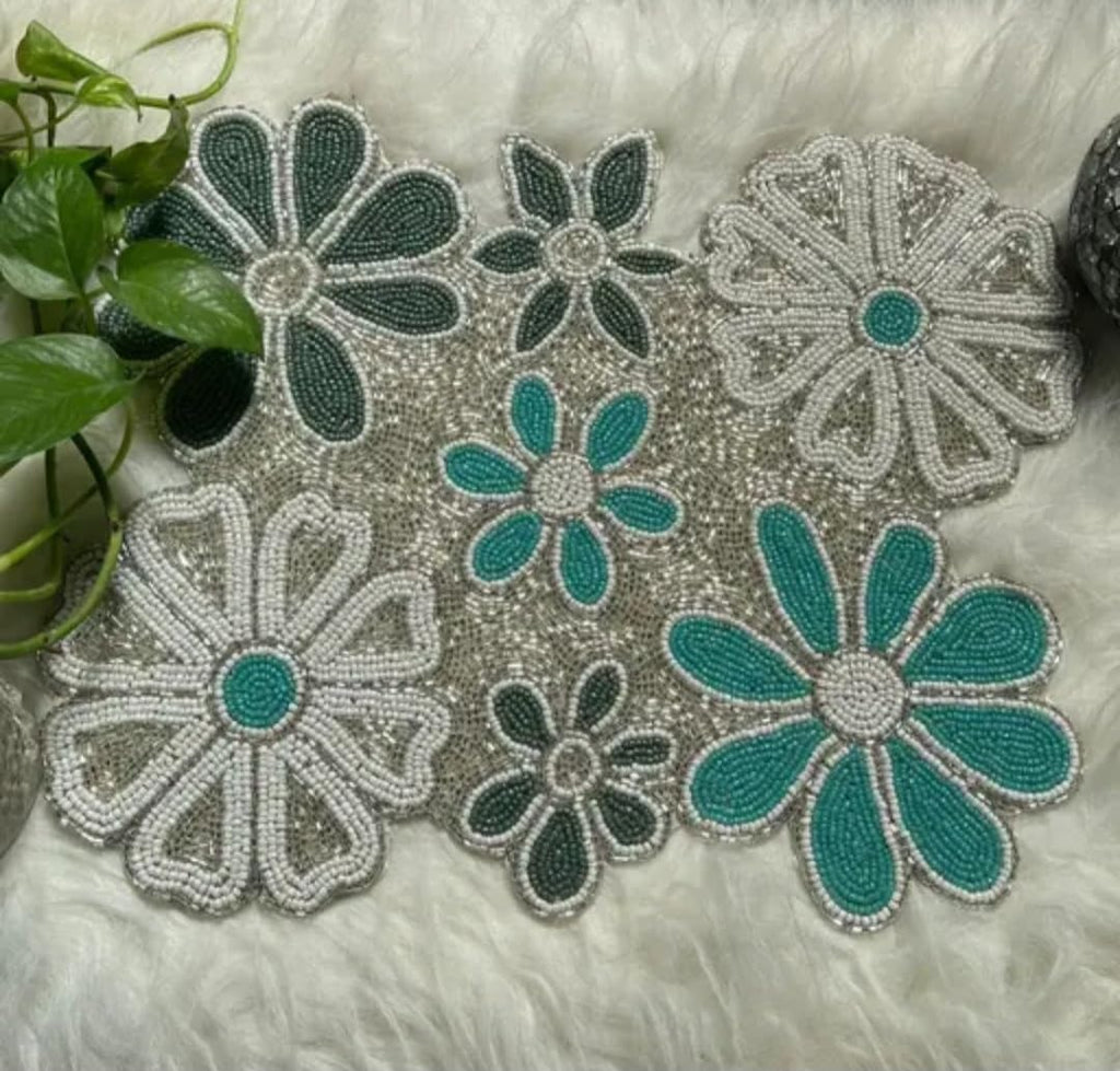 Beaded Sunflower Placemat, Yellow and White Floral Design, Table Decor, Handcrafted Dining Accessory